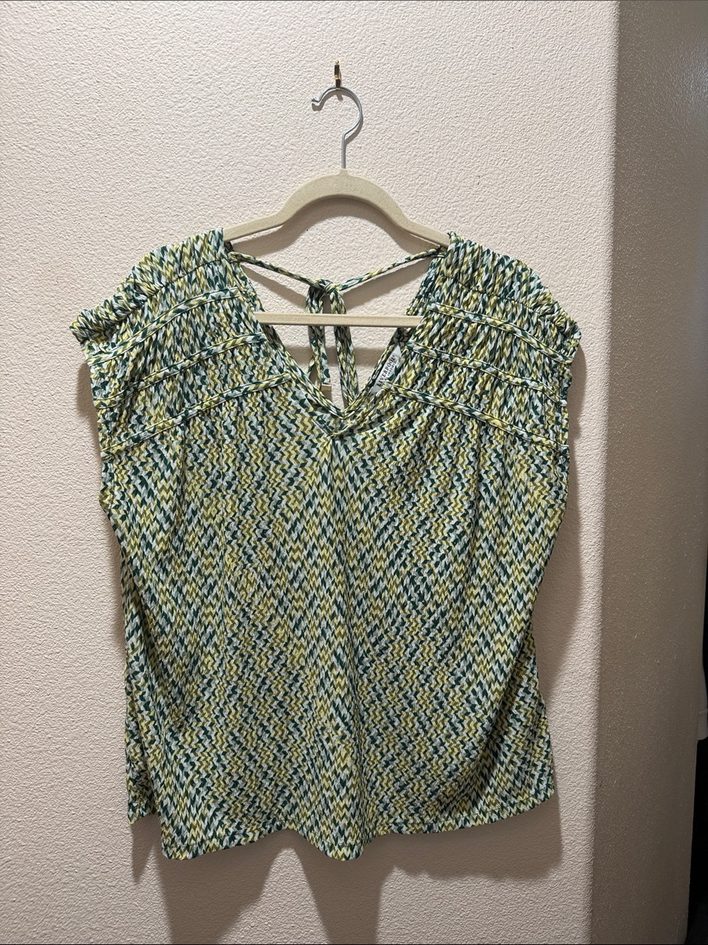 Liverpool Women’s Green Patterned V-Neck Tie-Back Top